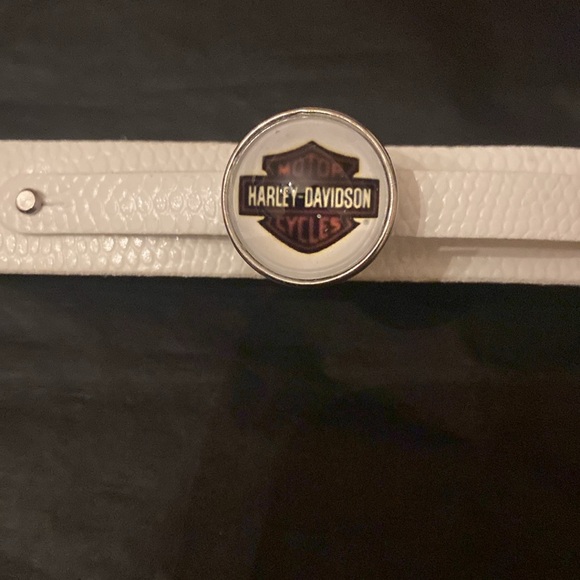 - HD Snap Button Leather Bracelet - Picture 4 of 7